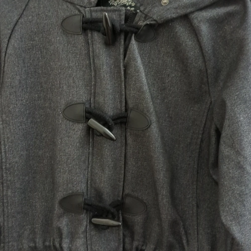 Roots Jacket - Picture 3 of 8